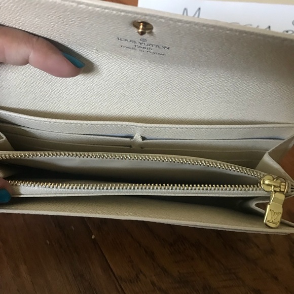 SOLD !!! LV Sarah Wallet in Damier Azur - Picture 4 of 8